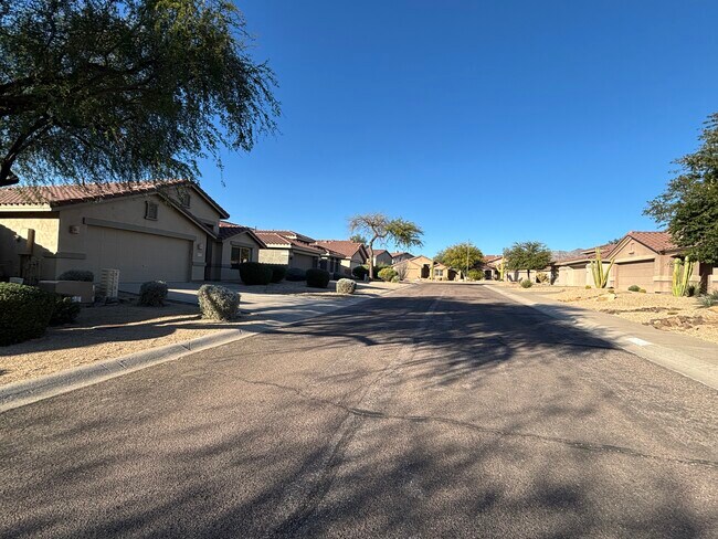 Foto del edificio - 15742 N 102nd St