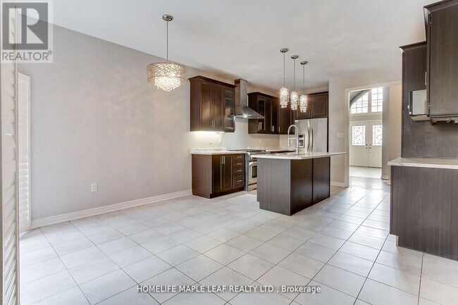 Building Photo - 2180 Dawson Cres