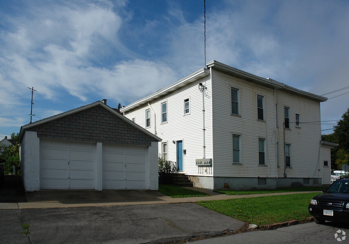 Building Photo - 403-405 Hubbell St