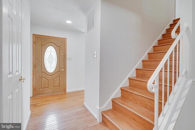 Building Photo - 9995 Hemlock Woods Ln