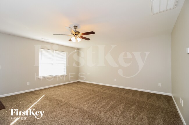 Building Photo - 667 Field Crossing Ct