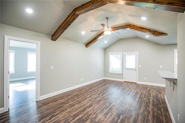 Building Photo - 508 E Osage Trce