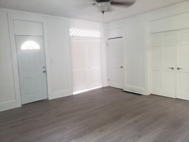 Foto del edificio - 28 Western Ave