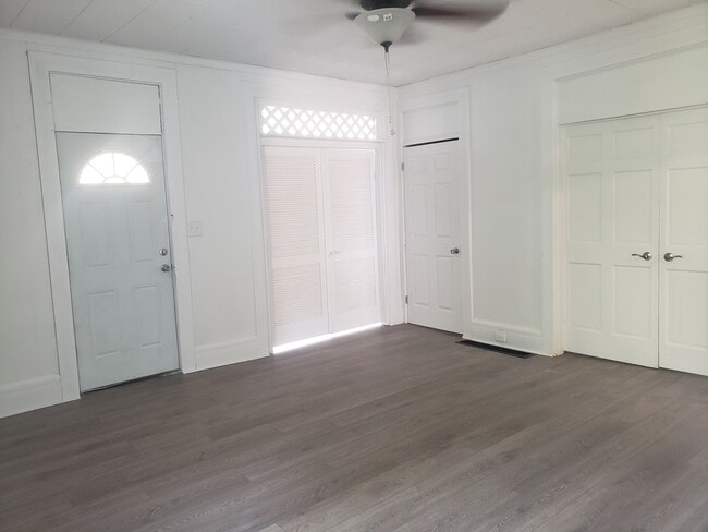 Building Photo - 28 Western Ave