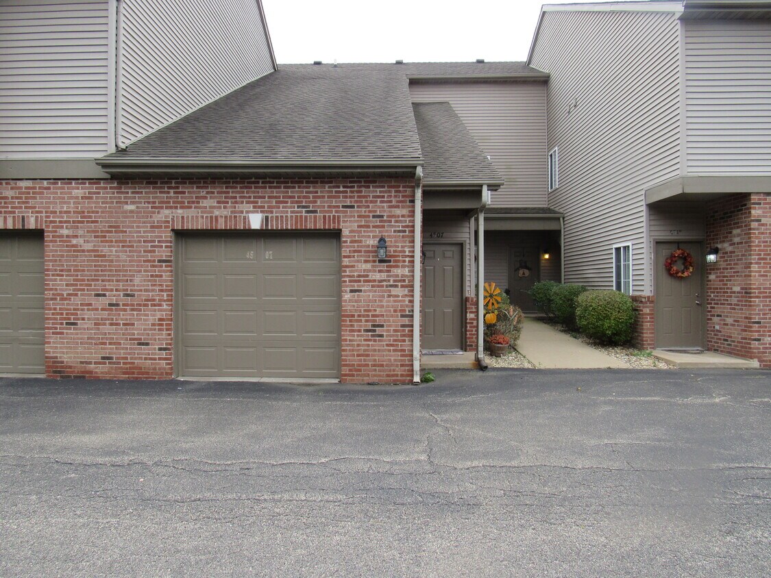 Primary Photo - 4507 N Tallgrass Ln