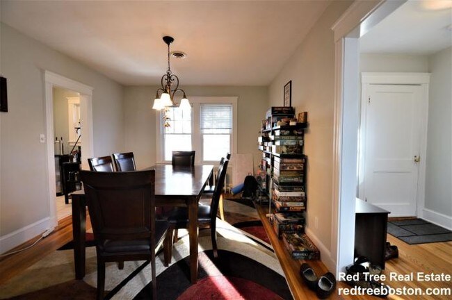Building Photo - 3 bedroom in Newton MA 02459