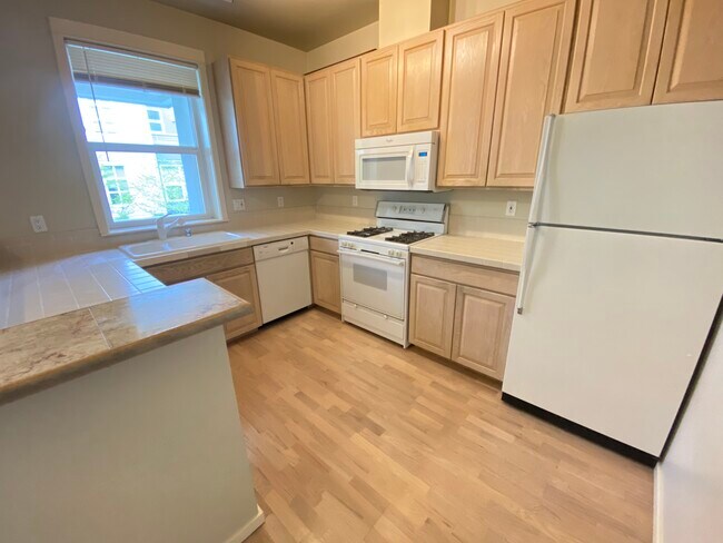 Modern kitchen with breakfast bar - 10042 Main St