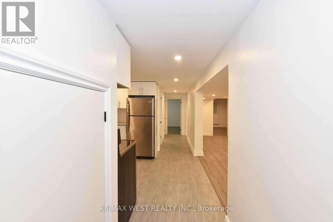 Photo du bâtiment - 168 Strathnairn Ave