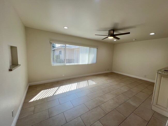 Building Photo - Main16761-63