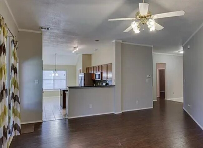 Building Photo - 1525 Blair Dr