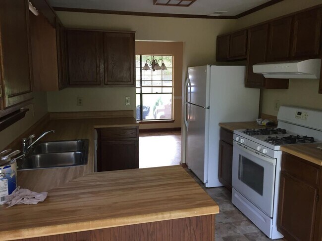 Foto del edificio - Newly Remodeled Home in the Wade Green Forest Subdivision