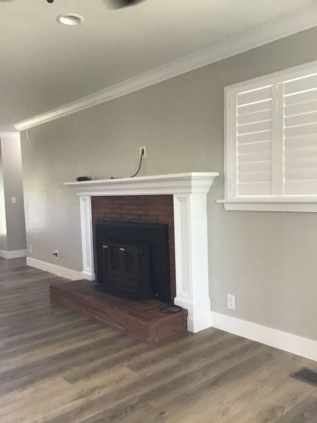 Building Photo - 3 Bedroom Home Coming Available