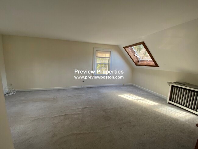 Building Photo - 256 Lowell Ave