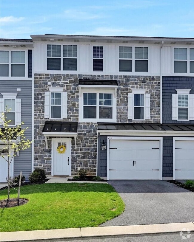 Building Photo - 210 Highland Ct