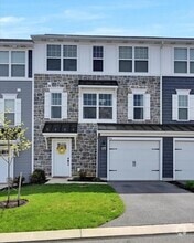 Building Photo - 210 Highland Ct
