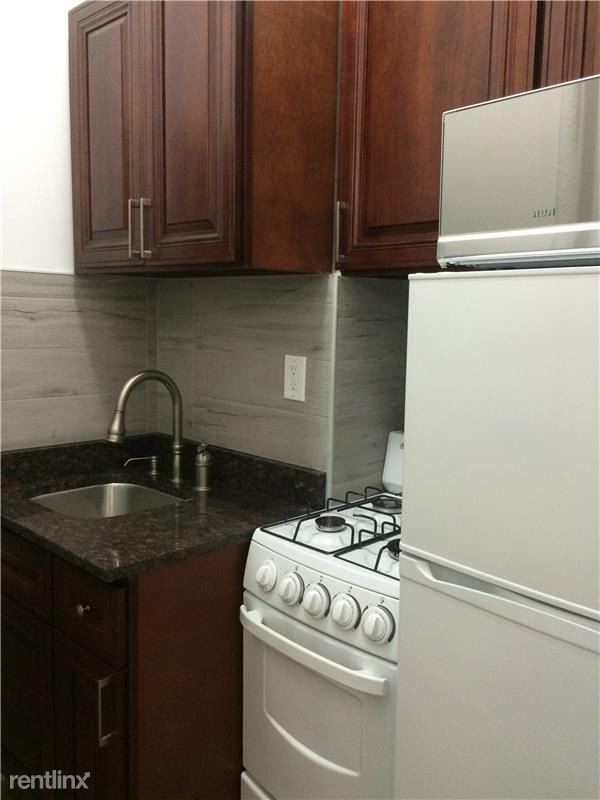Building Photo - 1 br, 1 bath Apartment - 174 Kent Ave