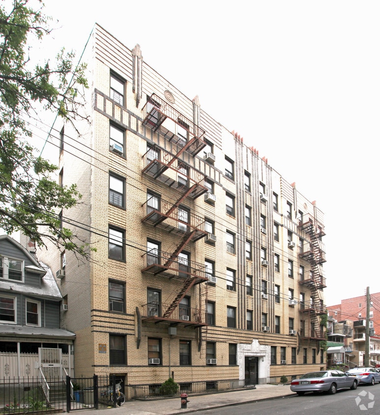 1745 E 13th St - 1746 E 13th St