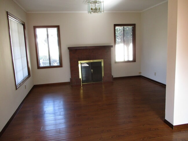 Building Photo - 1318 Amapola Ave
