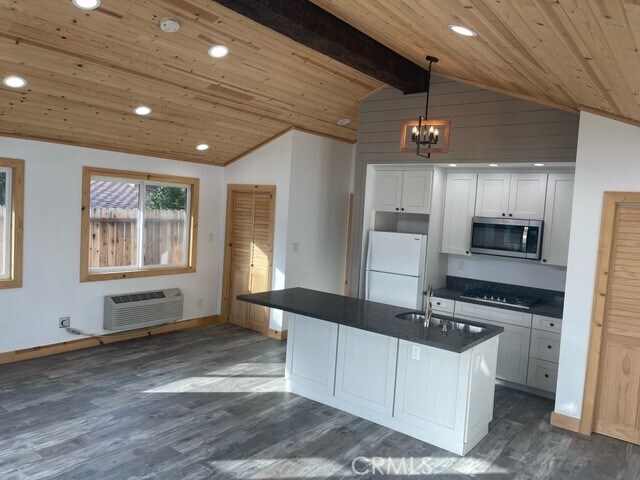 Building Photo - 24671 La Hermosa Ave