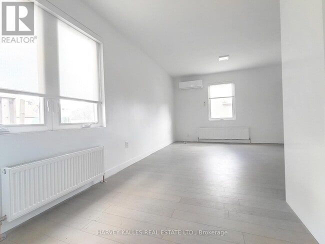 Photo du bâtiment - 521 Browns Line