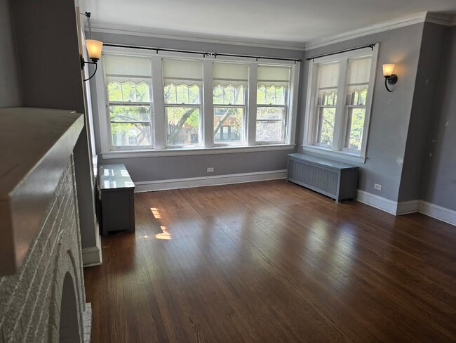 Living Room - 6621 N Campbell Ave
