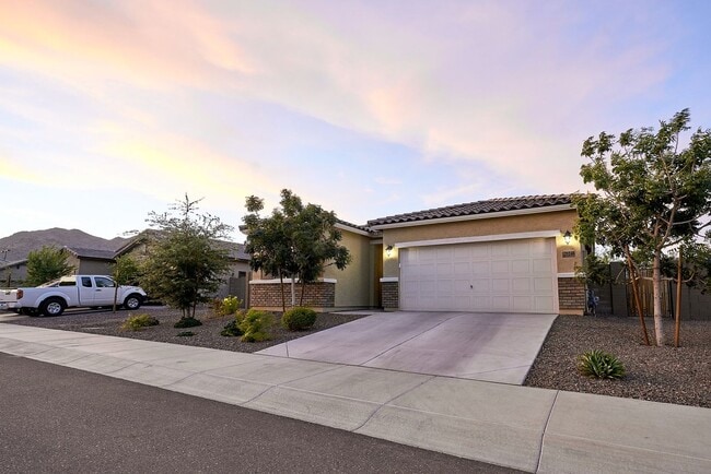 Building Photo - 21248 W Palm Ln