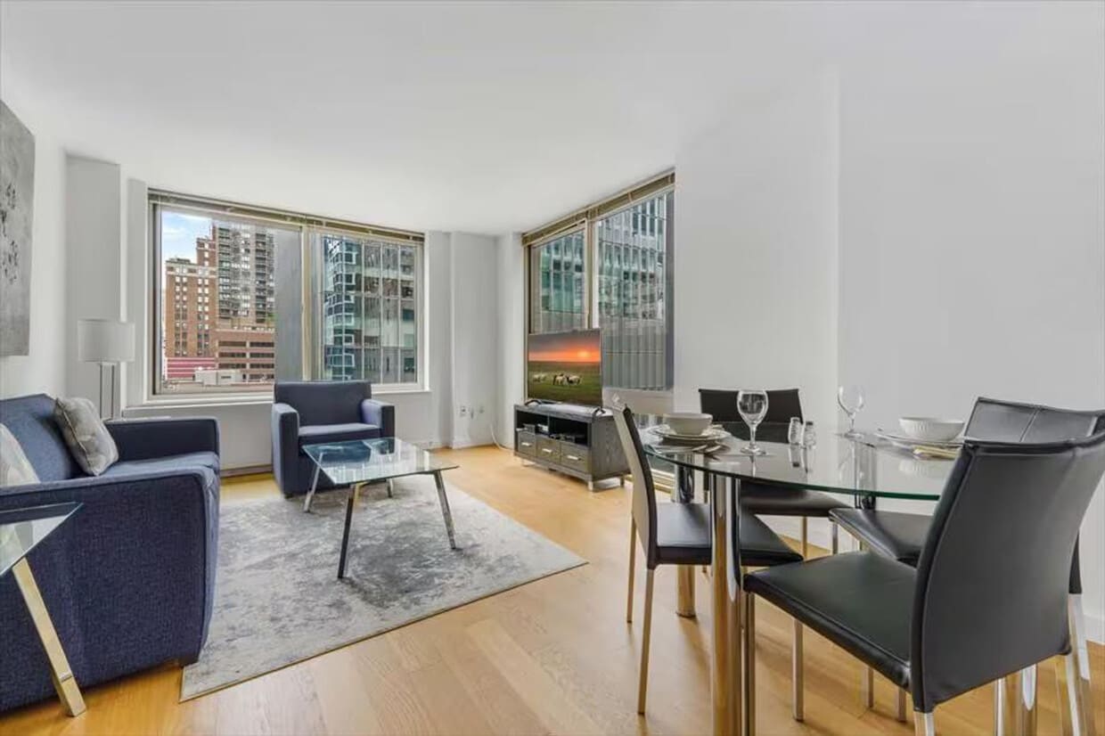 Foto principal - 254 W 54th St