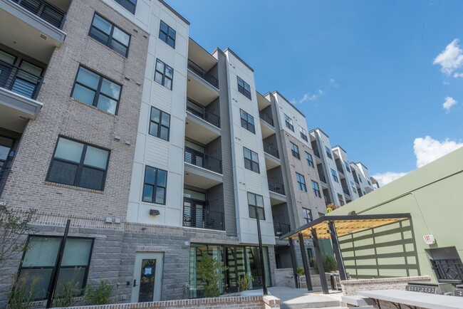 Building Photo - Downtown Asheville Apartment!