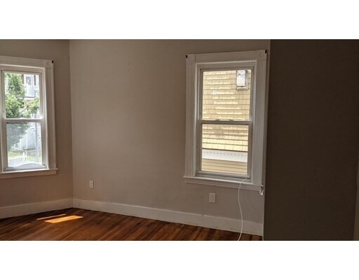 Building Photo - 128 King St