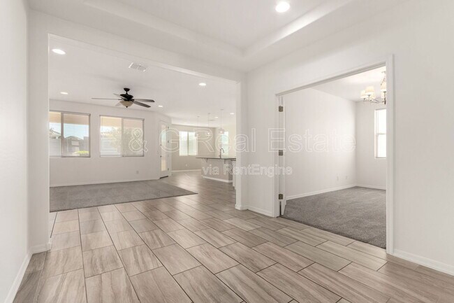 Foto del edificio - 2169 N Madison Way Dr