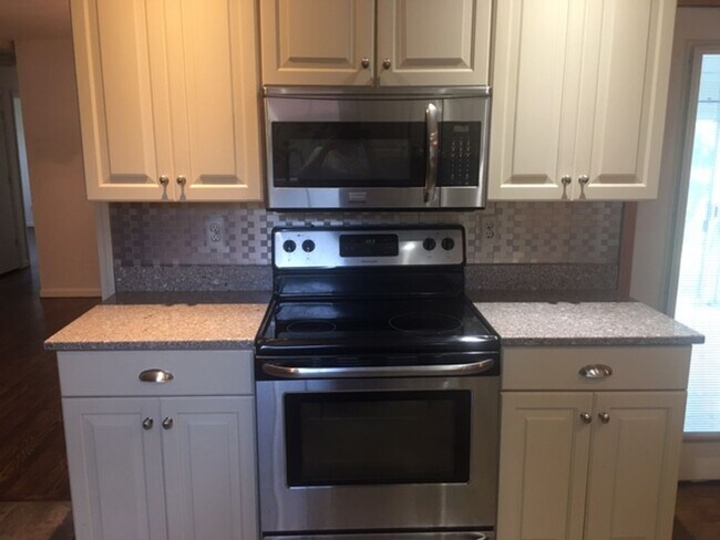 Foto del edificio - Ranch home located in Henry Clay subdivision   20260804
