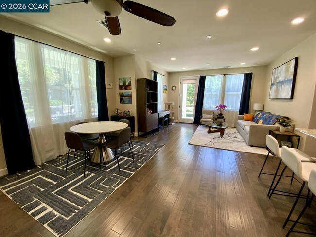 Building Photo - 472 Persimmon Common