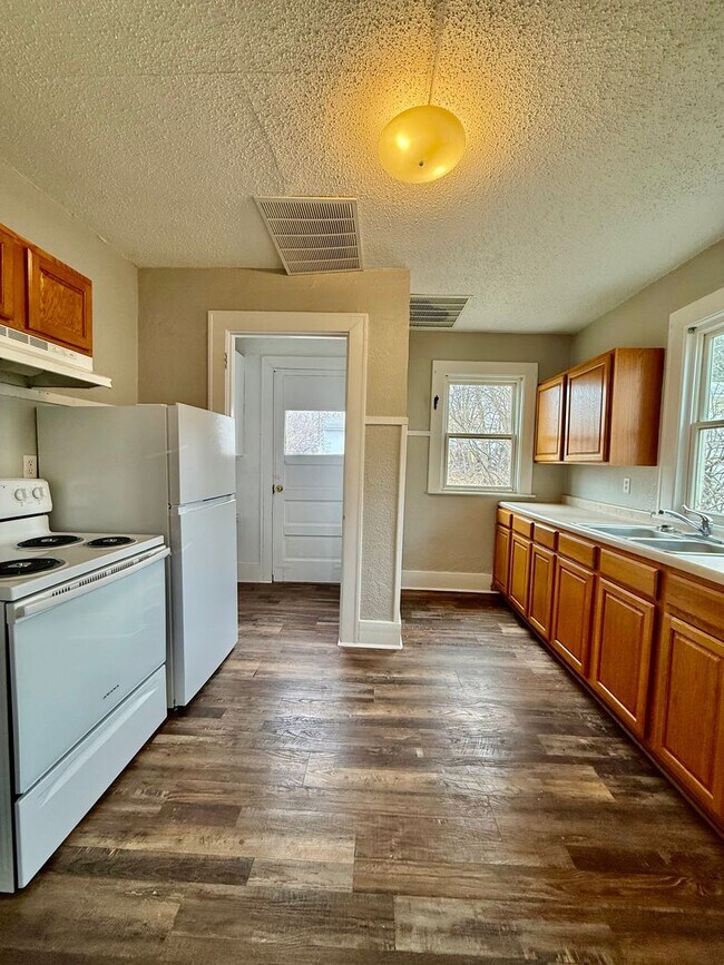 Foto del edificio - 845-847 2nd Ave NW