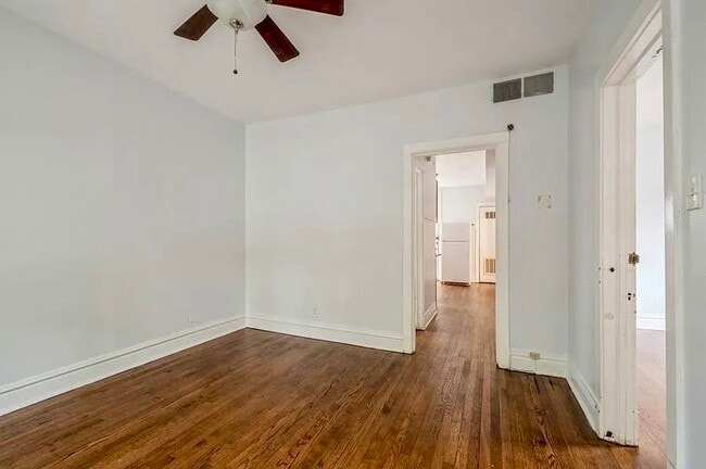 Building Photo - 1507 W Rosemont Ave