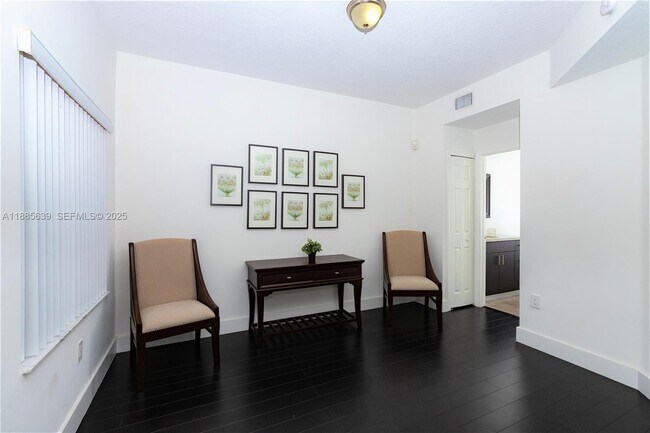 Foto del edificio - 6202 NW 116th Ave