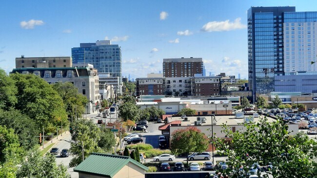 Vista ampliada mirando al este desde el balcón. - 434 Clinton Pl