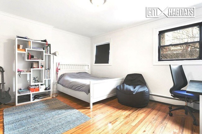 Building Photo - 17 W 68th St
