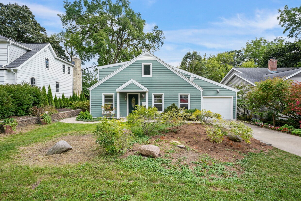 Primary Photo - 3633 Gregory St