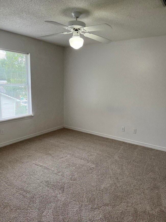 Building Photo - 567 Florosa Ct