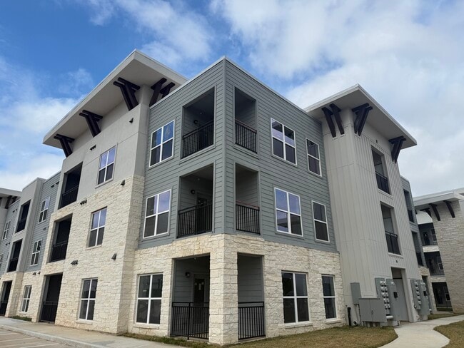 Building Photo - Pin Oak Apartments