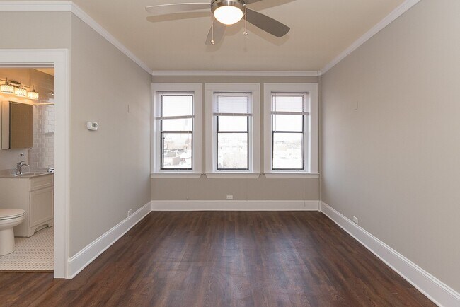 Foto del edificio - 817 W Lakeside Pl