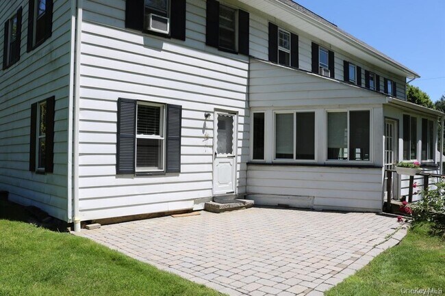 Building Photo - 2 Pelham Ave