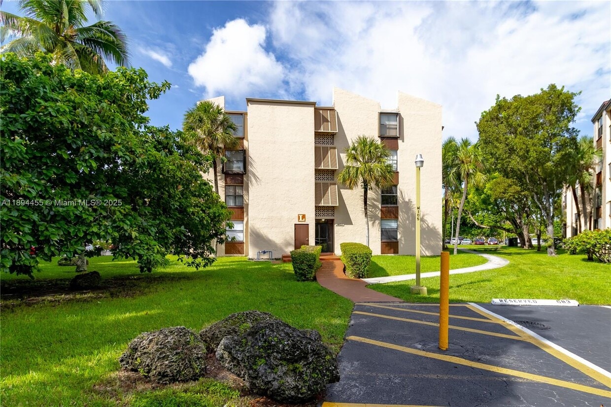 Primary Photo - 14611 N Kendall Dr