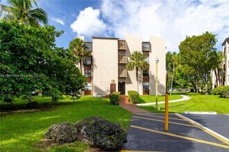 Building Photo - 14611 N Kendall Dr