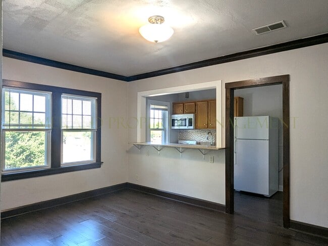 Foto del edificio - 1422 E State St