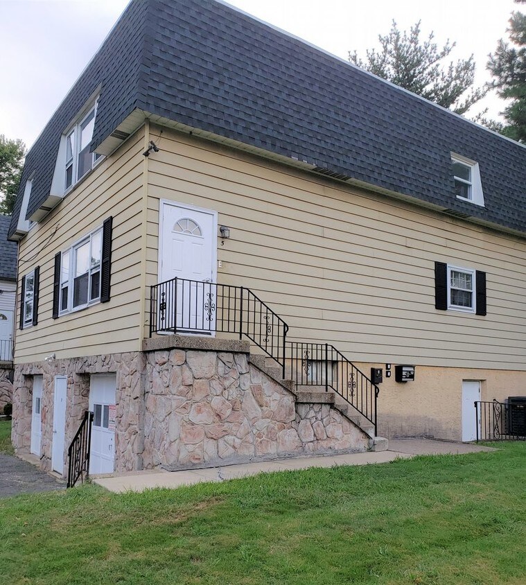 5 W Plumstead Ave Unit B, Lansdowne, PA 19050 Apartment for Rent in