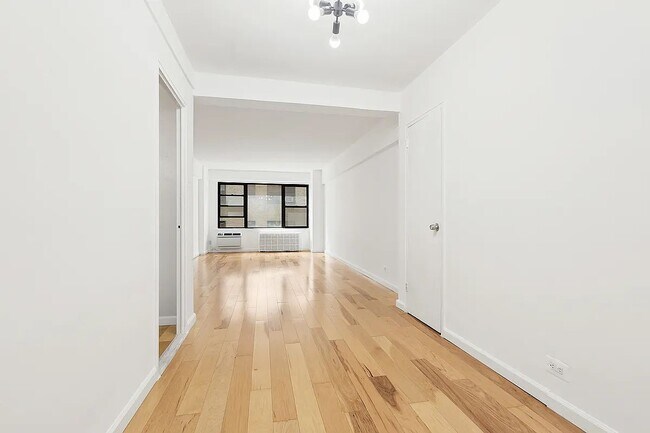 Foto del edificio - 210 E 36th St