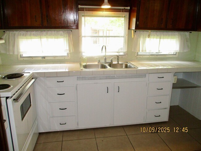 Foto del edificio - Charming 2-bedroom, 1-bathroom home locate...