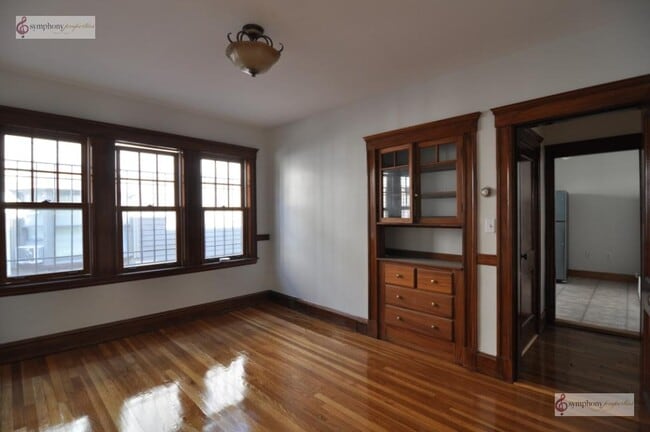 Building Photo - 202 Calumet St