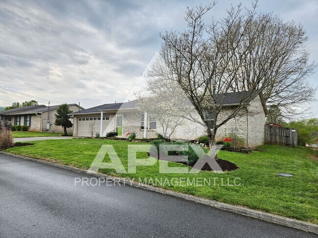 Foto del edificio - Beautiful 3 Bd/2 Ba Brick Single Family Home w/2-Car Garage in Powell!